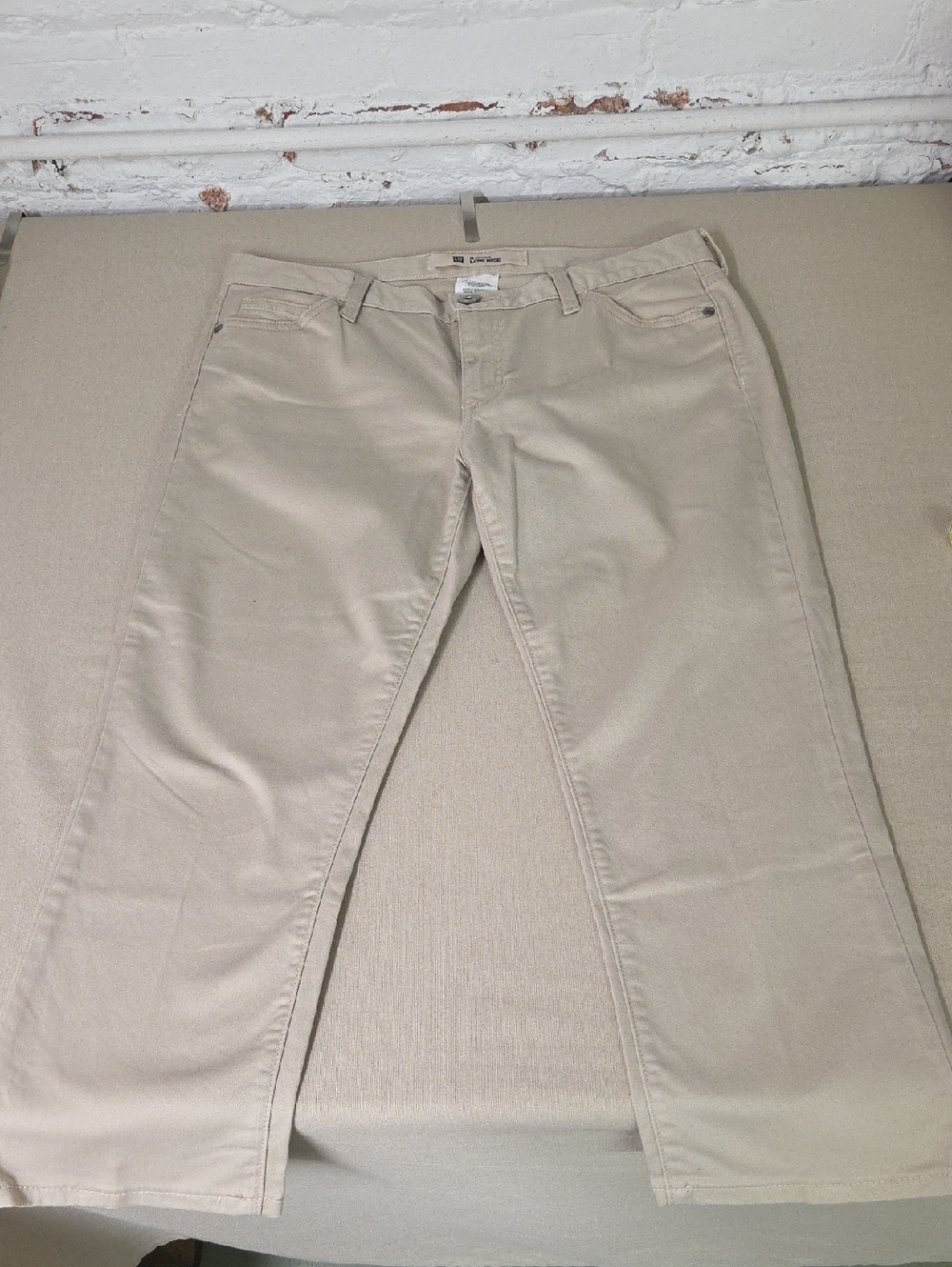 GAP Women's Crops in Light Beige Low Rise 2006  Size 10